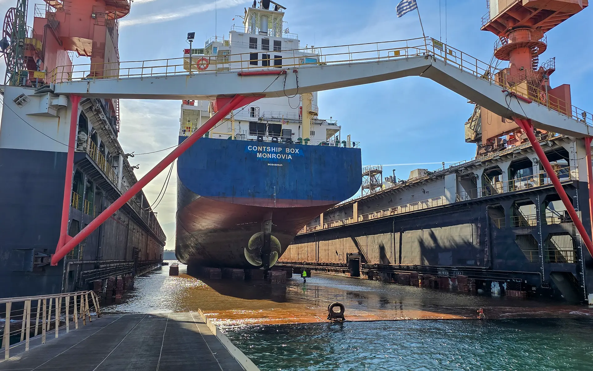 Maintenance and painting on the ship Contship Box 10