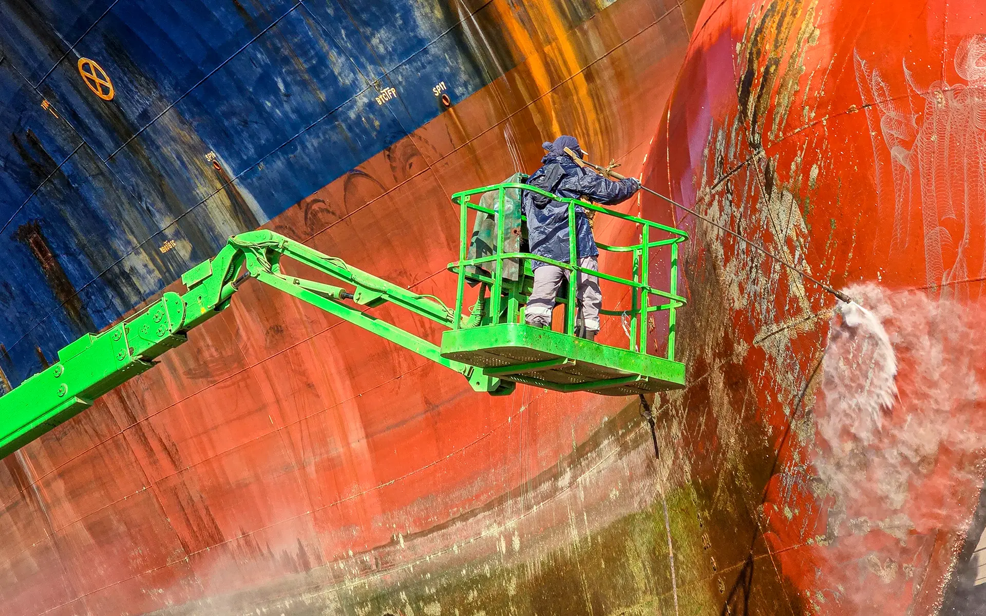 Maintenance and painting on the ship Contship Box 14