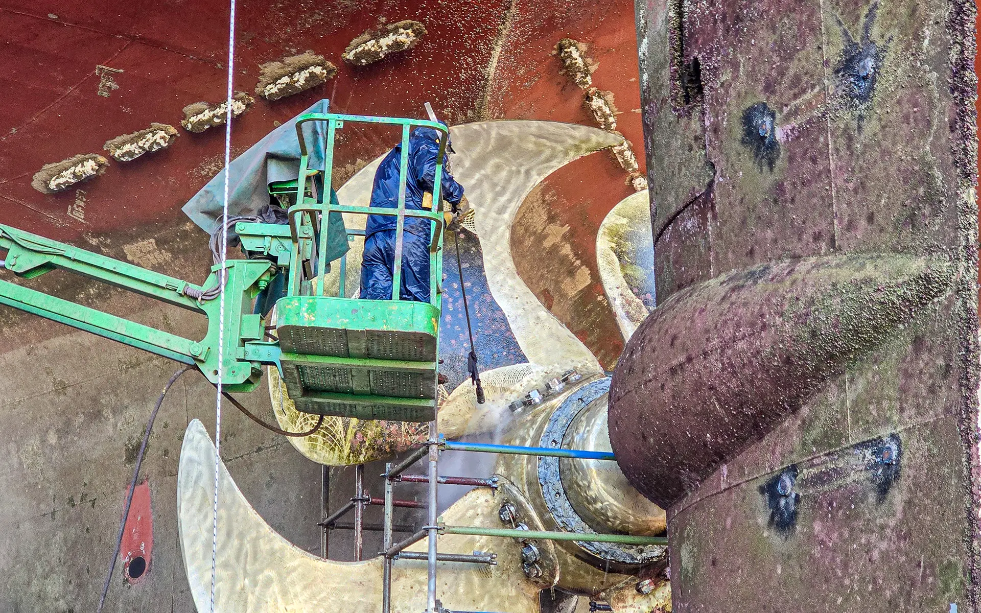 Maintenance and painting on the ship Contship Box 16