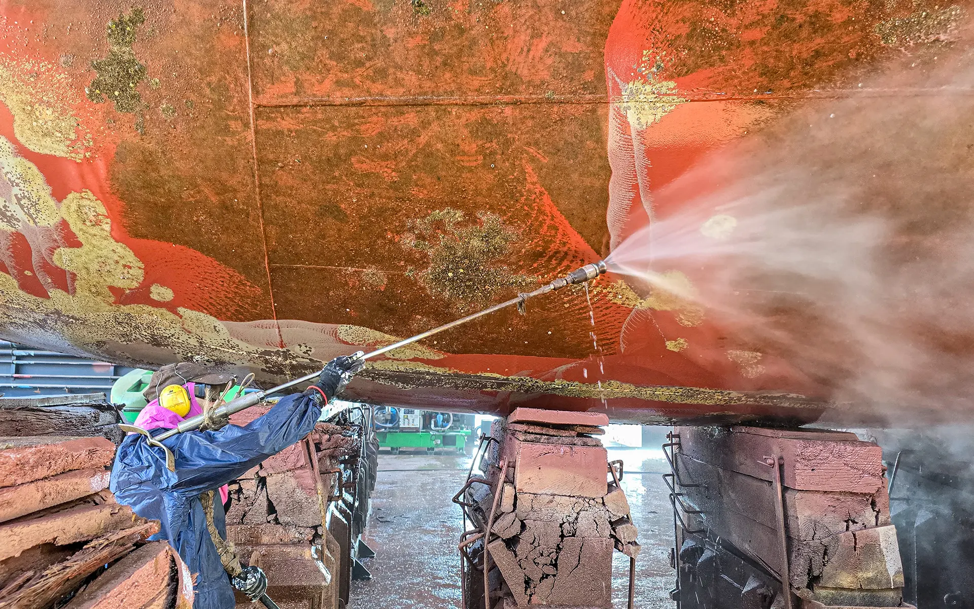 Maintenance and painting on the ship Contship Box 17