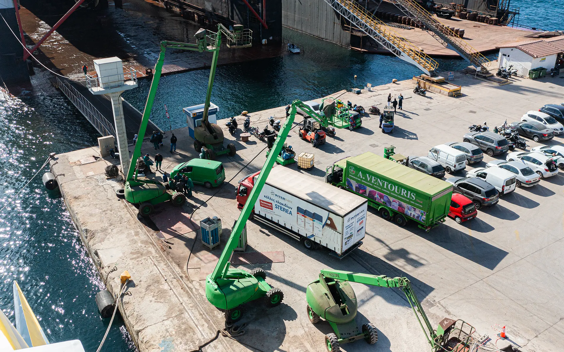 Maintenance and painting on the ship Contship Box 18
