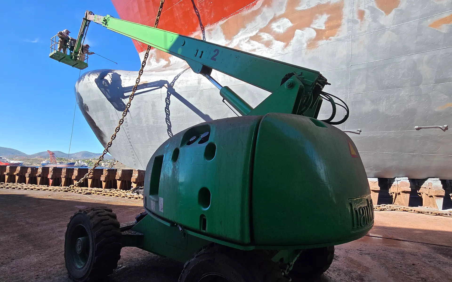 Maintenance and painting on the ship Contship Box 8