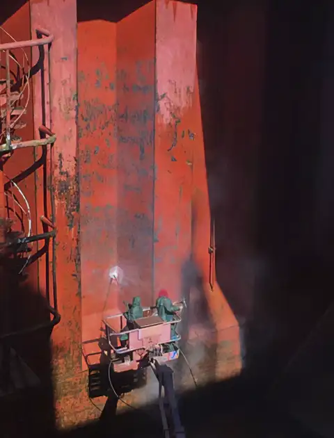 Εργασίες καθαρισμού στο πλοίο captain andreadis vantouris anastasios 4