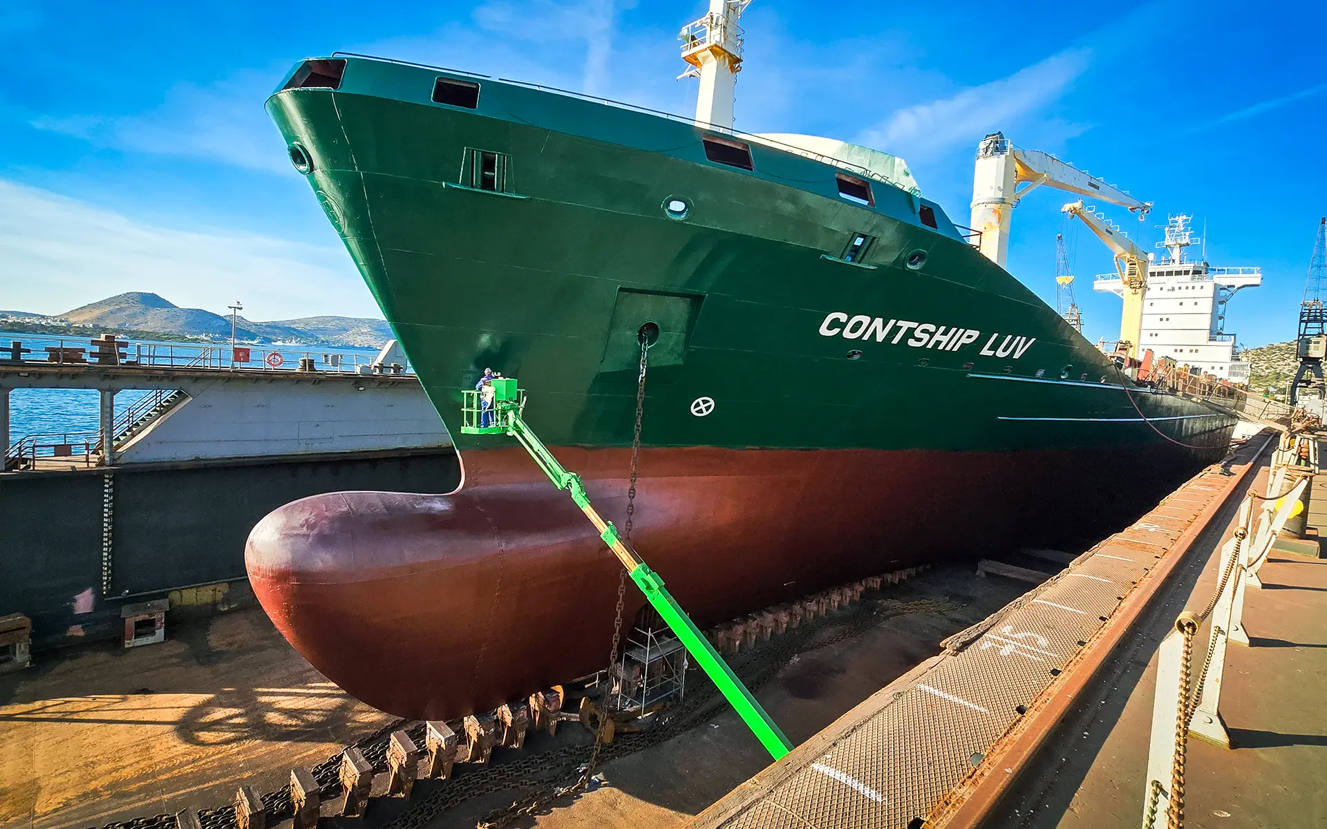 Maintenance and painting on the ship Contship Luv 10
