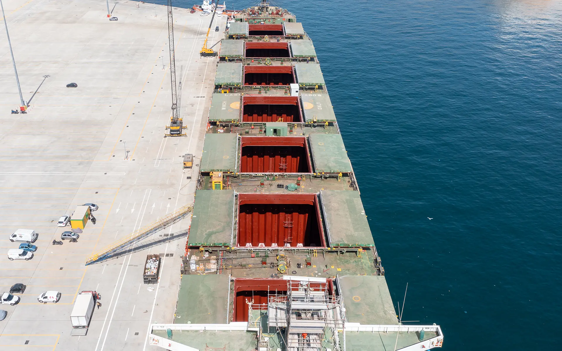 Maintenance and painting on the ship Laskaro S. 8