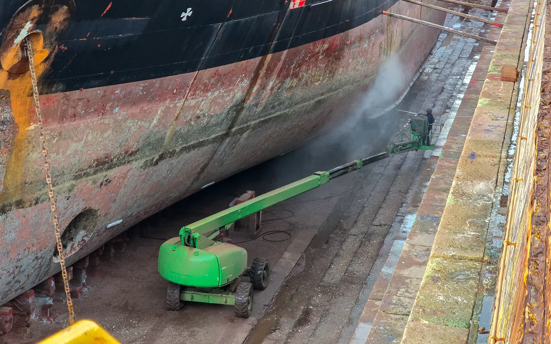 Maintenance and painting on the ship PG Gas Pioneer 2